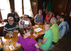 beim Mittagessen